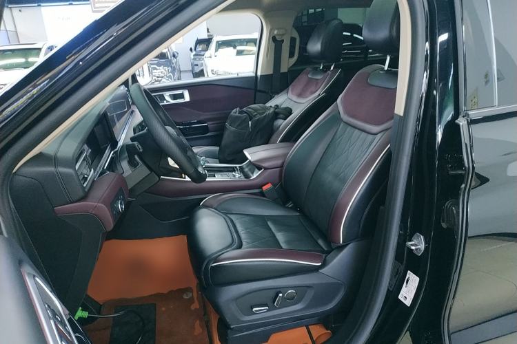 Used Ford Explorer 2023 EcoBoost 285 Four-Wheel Drive Titanium Edition 7-Seater Left Front Seat
