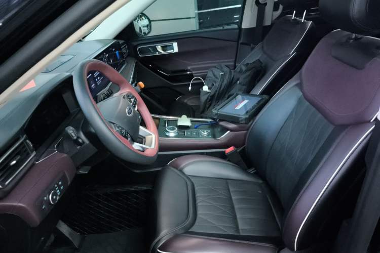 Used Ford Explorer 2023 EcoBoost 285 Four-Wheel Drive Titanium Edition 7-Seater Left Front Seat