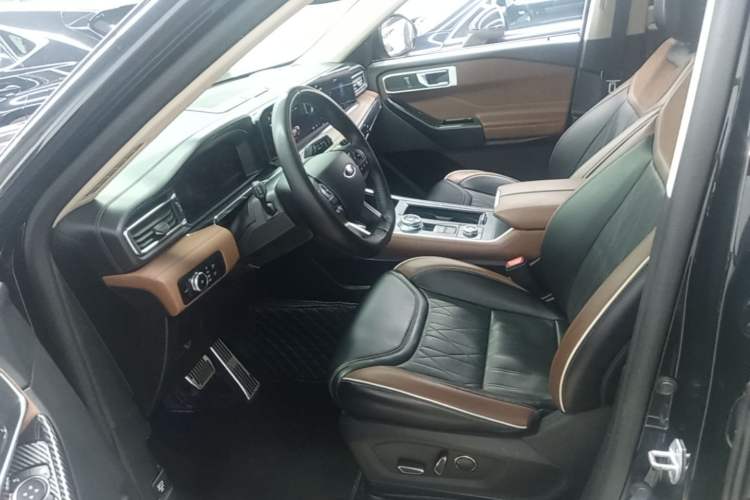 Used Ford Explorer 2023 EcoBoost 285 Four-Wheel Drive Titanium Edition 6 Seats Left Front Seat