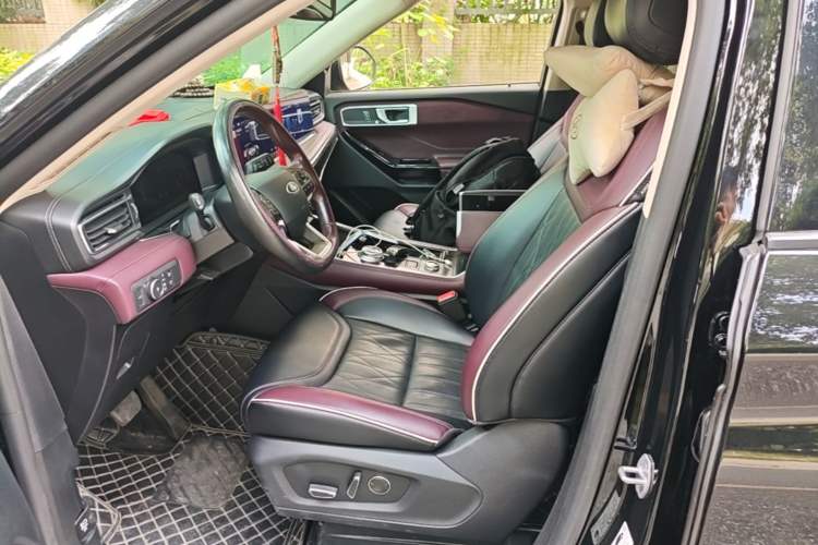 Used Ford Explorer 2023 EcoBoost 285 Four-Wheel Drive Titanium Edition 7-Seater Left Front Seat