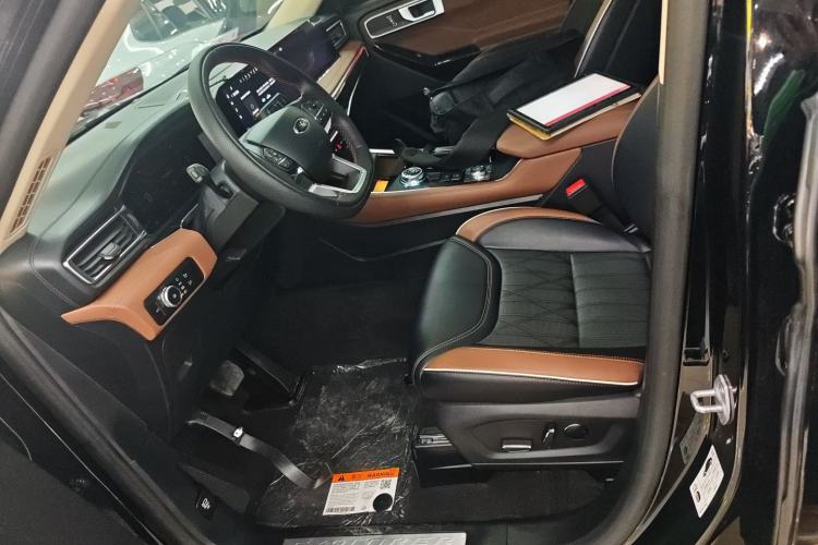 Used Ford Explorer 2023 EcoBoost 285 Four-Wheel Drive Titanium Edition 7-Seater Left Front Seat