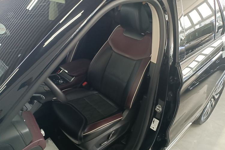 Used Ford Explorer 2023 EcoBoost 285 Four-Wheel Drive Titanium Edition 7-Seater Left Front Seat