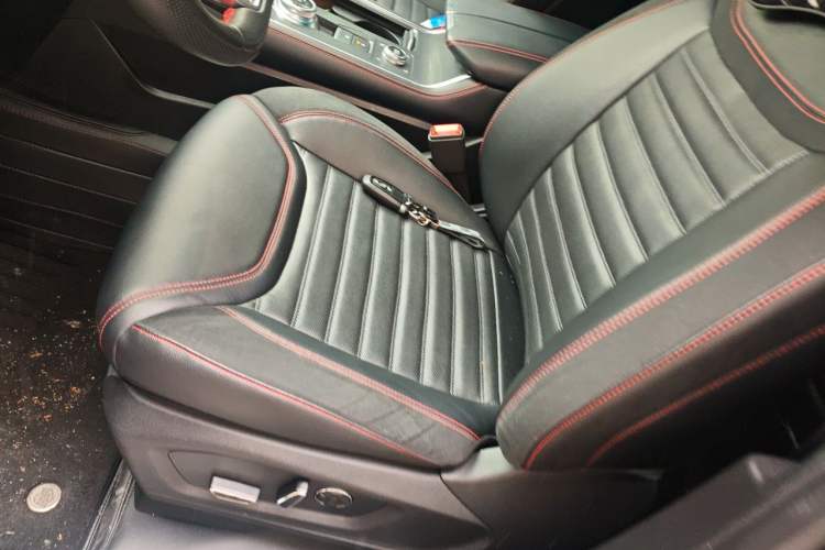 Used Ford Explorer 2023 EcoBoost 285 4x4 ST-LINE 6-Seater Left Front Seat