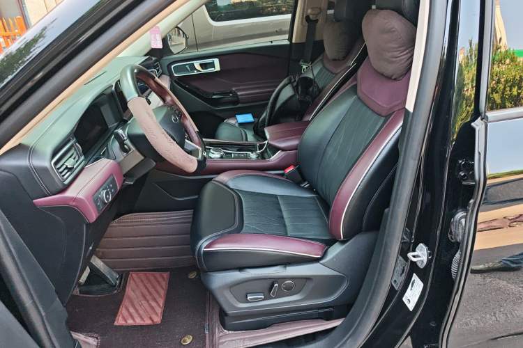 Used Ford Explorer 2023 EcoBoost 285 Four-Wheel Drive Titanium Edition 7-Seater Left Front Seat