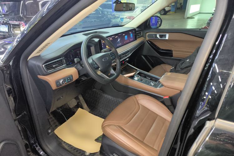 Used Ford Explorer 2023 EcoBoost 285 Four-Wheel Drive Stylish Plus Version 7 Seats Left Front Seat