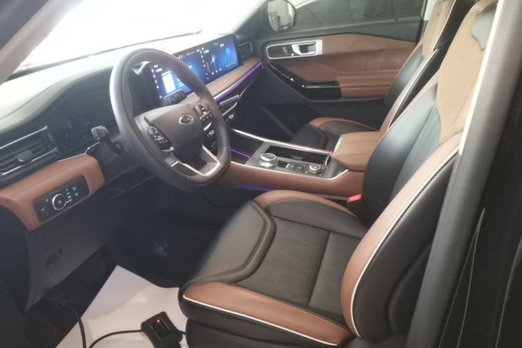Used Ford Explorer 2023 EcoBoost 285 Four-Wheel Drive Titanium Edition 7-Seater Left Front Seat