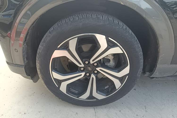 Used Ford Explorer 2023 EcoBoost 285 4x4 ST-LINE 6-Seater Left Front Wheel Hub