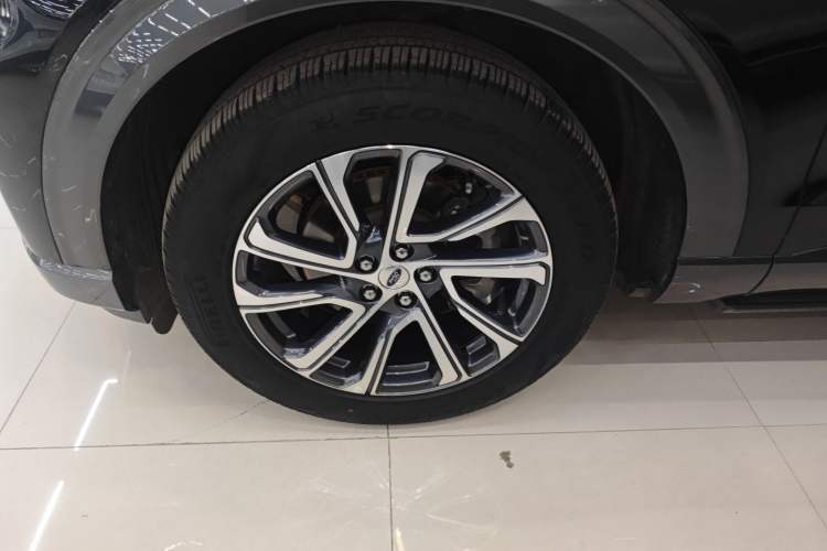 Used Ford Explorer 2023 EcoBoost 285 Four-Wheel Drive Stylish Plus Version 7 Seats Left Front Wheel Hub