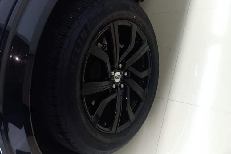 Used Ford Explorer 2023 EcoBoost 285 Four-Wheel Drive Titanium Edition 6 Seats Left Front Wheel Hub