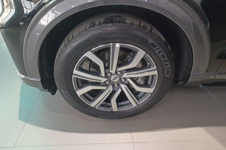 Used Ford Explorer 2023 EcoBoost 285 Four-Wheel Drive Titanium Edition 6 Seats Left Front Wheel Hub