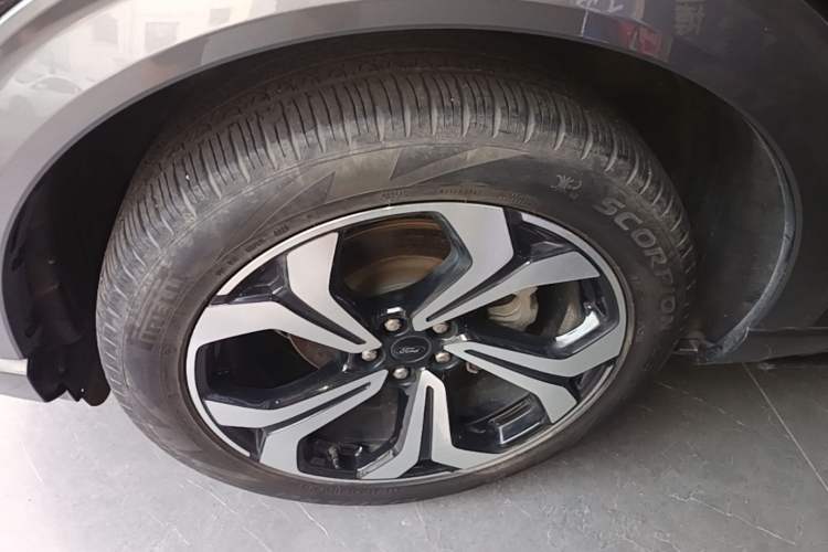 Used Ford Explorer 2023 EcoBoost 285 4x4 ST-LINE 6-Seater Left Front Wheel Hub
