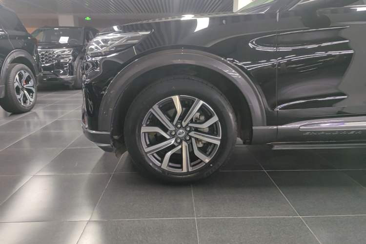Used Ford Explorer 2023 EcoBoost 285 Four-Wheel Drive Titanium Edition 6 Seats Left Front Wheel Hub