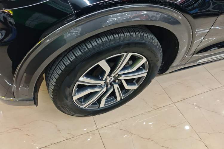Used Ford Explorer 2023 EcoBoost 285 Four-Wheel Drive Titanium Edition 7-Seater Left Front Wheel Hub