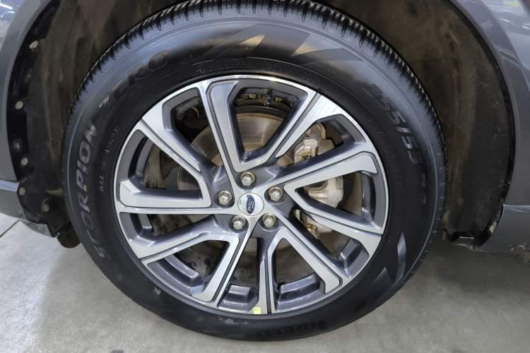 Used Ford Explorer 2023 EcoBoost 285 Four-Wheel Drive Stylish Plus Version 7 Seats Left Front Wheel Hub