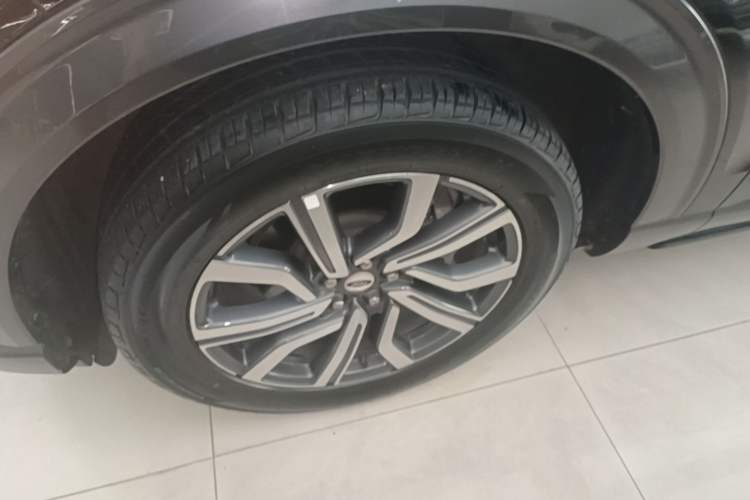 Used Ford Explorer 2023 EcoBoost 285 Four-Wheel Drive Titanium Edition 6 Seats Left Front Wheel Hub