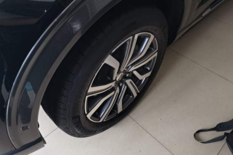 Used Ford Explorer 2023 EcoBoost 285 Four-Wheel Drive Titanium Edition 7-Seater Left Front Wheel Hub