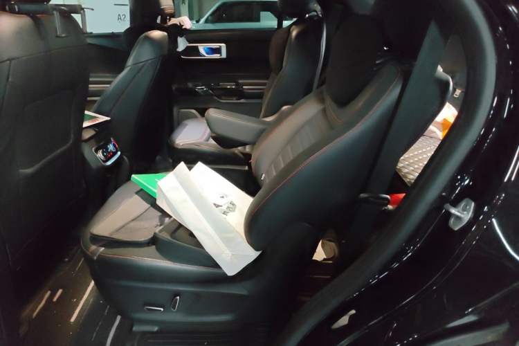 Used Ford Explorer 2023 EcoBoost 285 4x4 ST-LINE 6-Seater Left Rear Seat