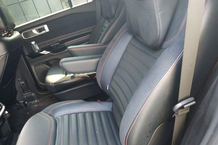Used Ford Explorer 2023 EcoBoost 285 4x4 ST-LINE 6-Seater Left Rear Seat