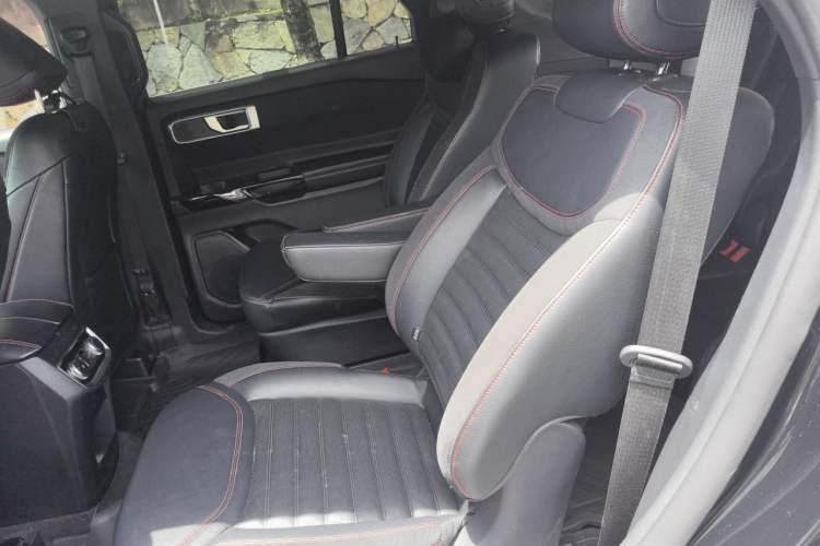 Used Ford Explorer 2023 EcoBoost 285 4x4 ST-LINE 6-Seater Left Rear Seat
