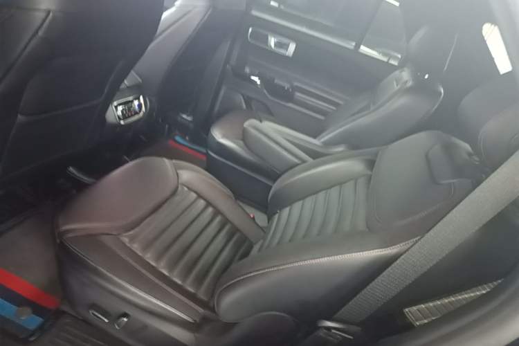 Used Ford Explorer 2023 EcoBoost 285 4x4 ST-LINE 6-Seater Left Rear Seat