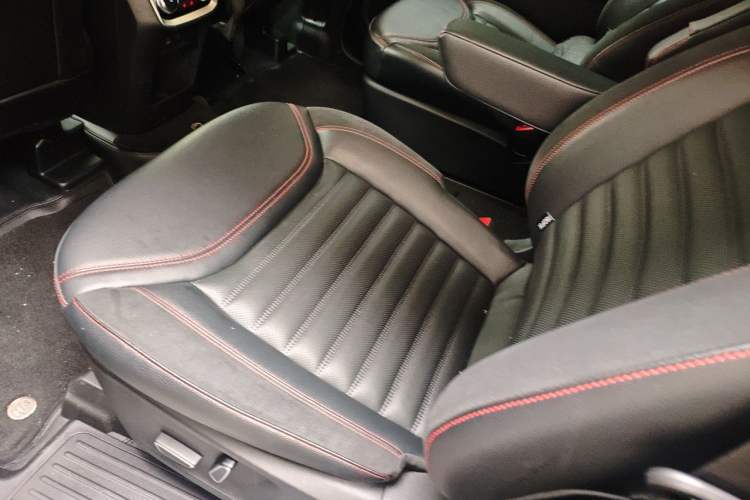 Used Ford Explorer 2023 EcoBoost 285 4x4 ST-LINE 6-Seater Left Rear Seat