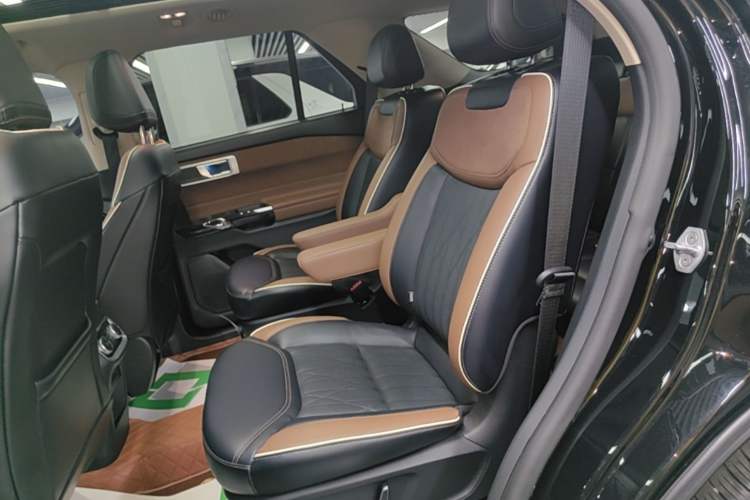 Used Ford Explorer 2023 EcoBoost 285 Four-Wheel Drive Titanium Edition 6 Seats Left Rear Seat