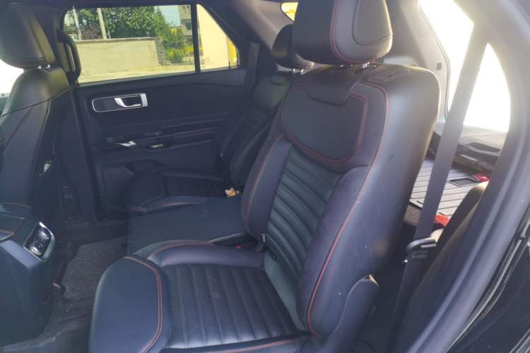 Used Ford Explorer 2023 EcoBoost 285 4x4 ST-LINE 6-Seater Left Rear Seat
