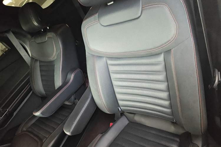 Used Ford Explorer 2023 EcoBoost 285 4x4 ST-LINE 6-Seater Left Rear Seat