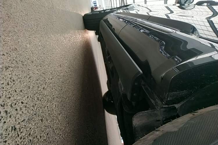 Used Ford Explorer 2023 EcoBoost 285 Four-Wheel Drive Titanium Edition 7-Seater Left Side Sill