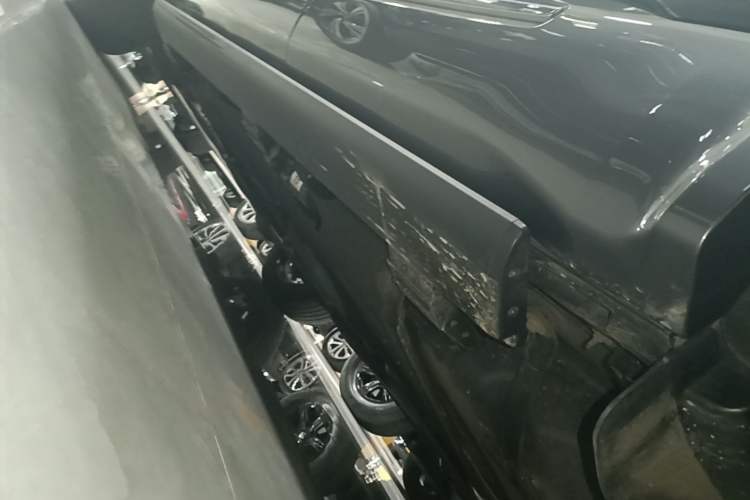 Used Ford Explorer 2023 EcoBoost 285 Four-Wheel Drive Titanium Edition 6 Seats Left Side Sill