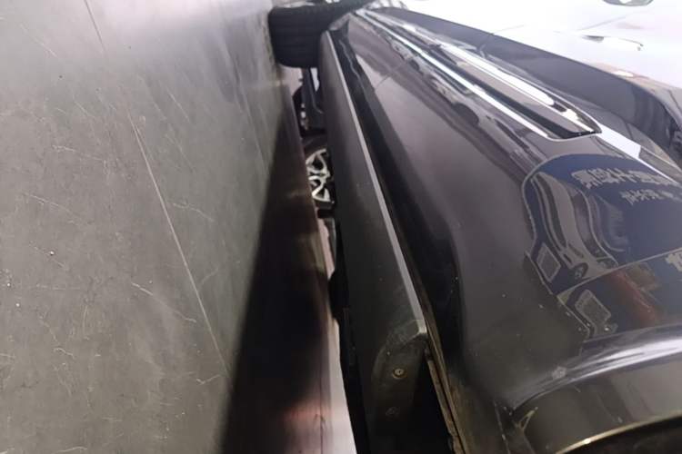 Used Ford Explorer 2023 EcoBoost 285 4x4 ST-LINE 6-Seater Left Side Sill