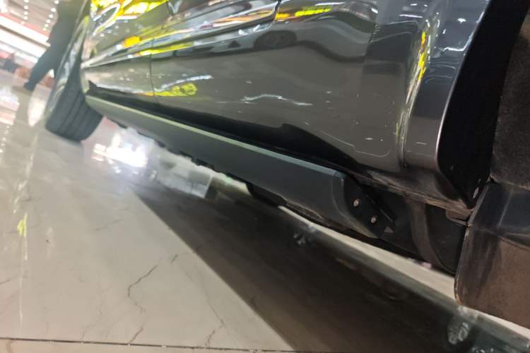 Used Ford Explorer 2023 EcoBoost 285 Four-Wheel Drive Titanium Edition 7-Seater Left Side Sill
