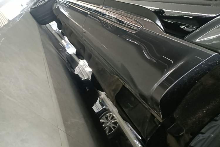Used Ford Explorer 2023 EcoBoost 285 Four-Wheel Drive Titanium Edition 7-Seater Left Side Sill