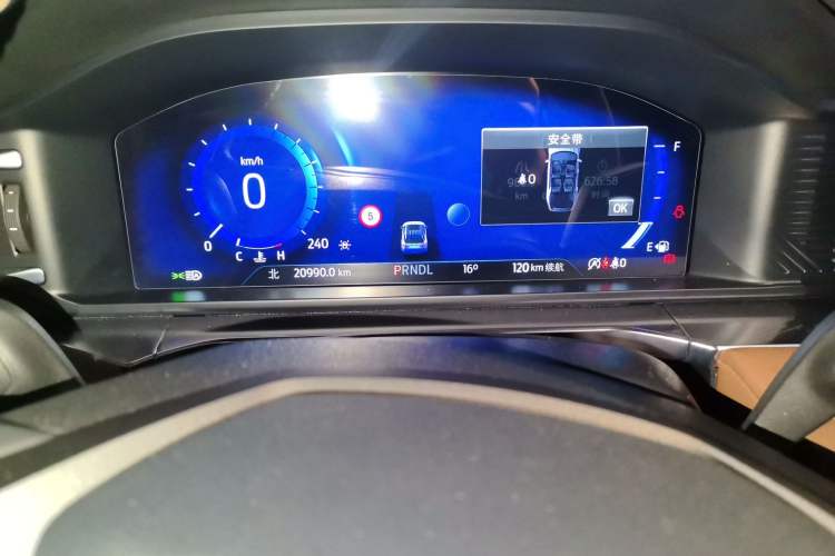 Used Ford Explorer 2023 EcoBoost 285 Four-Wheel Drive Titanium Edition 6 Seats Odometer Close Up
