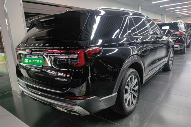 Used Ford Explorer 2023 EcoBoost 285 Four-Wheel Drive Titanium Edition 7-Seater Rear Right 45 Deg