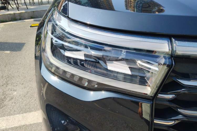 Used Ford Explorer 2023 EcoBoost 285 4x4 ST-LINE 6-Seater Right Front Headlight