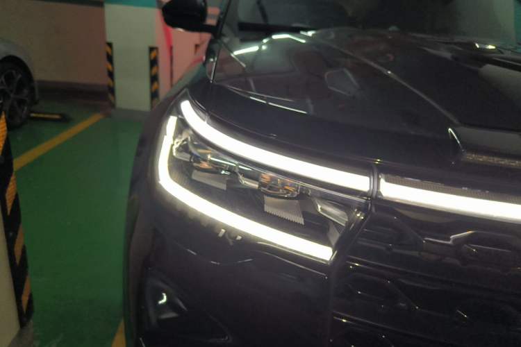 Used Ford Explorer 2023 EcoBoost 285 Four-Wheel Drive Titanium Edition 7-Seater Right Front Headlight