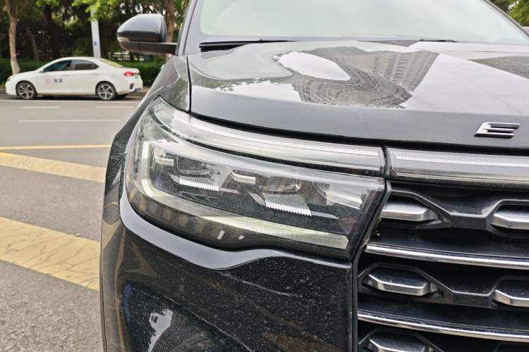Used Ford Explorer 2023 EcoBoost 285 Four-Wheel Drive Titanium Edition 7-Seater Right Front Headlight