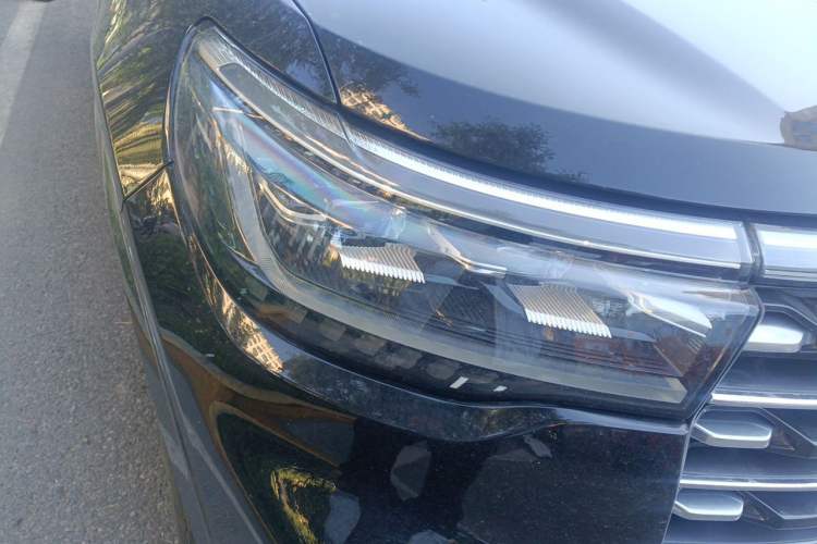 Used Ford Explorer 2023 EcoBoost 285 Four-Wheel Drive Titanium Edition 6 Seats Right Front Headlight