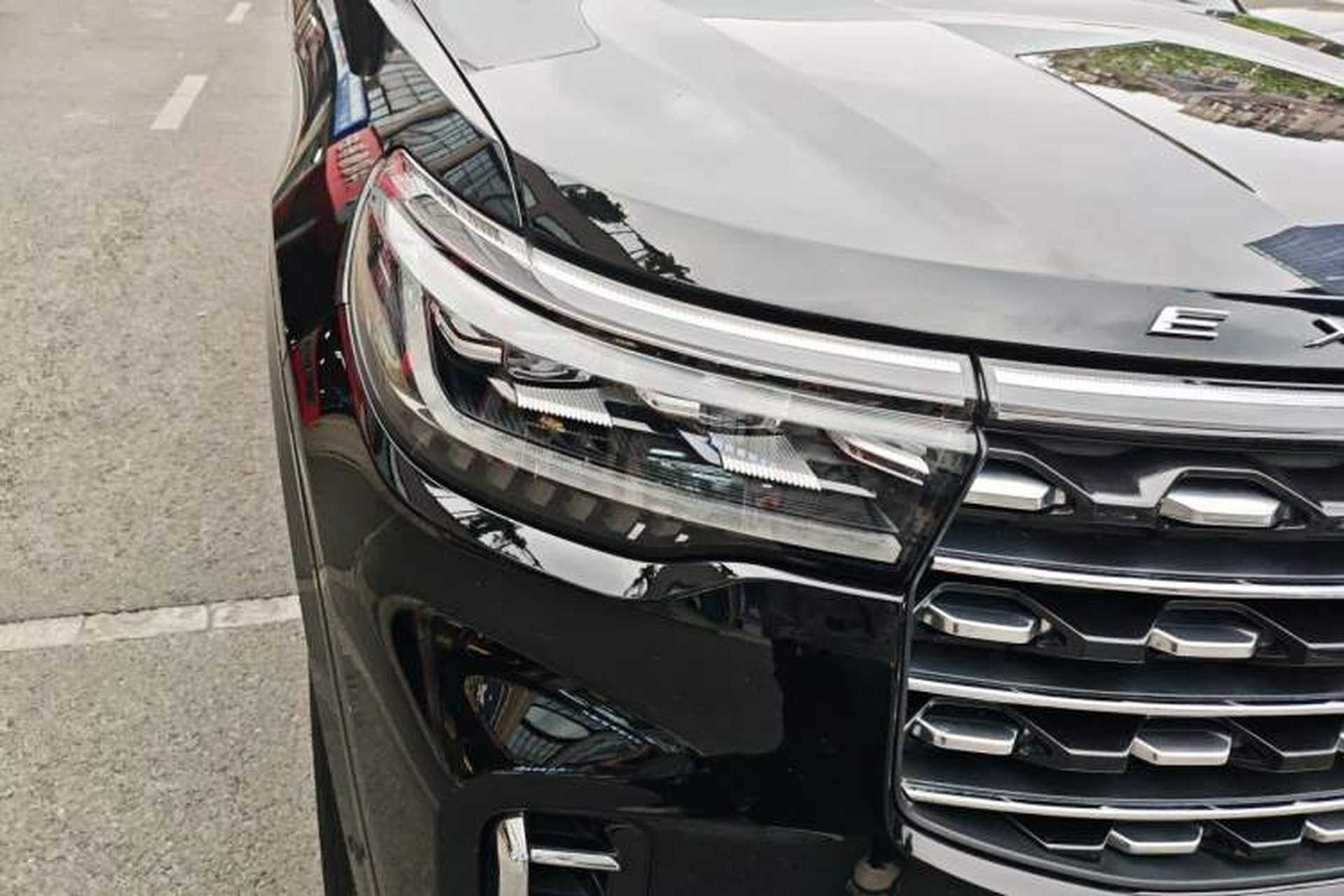 Used Ford Explorer 2023 EcoBoost 285 Four-Wheel Drive Titanium Edition 7-Seater Right Front Headlight