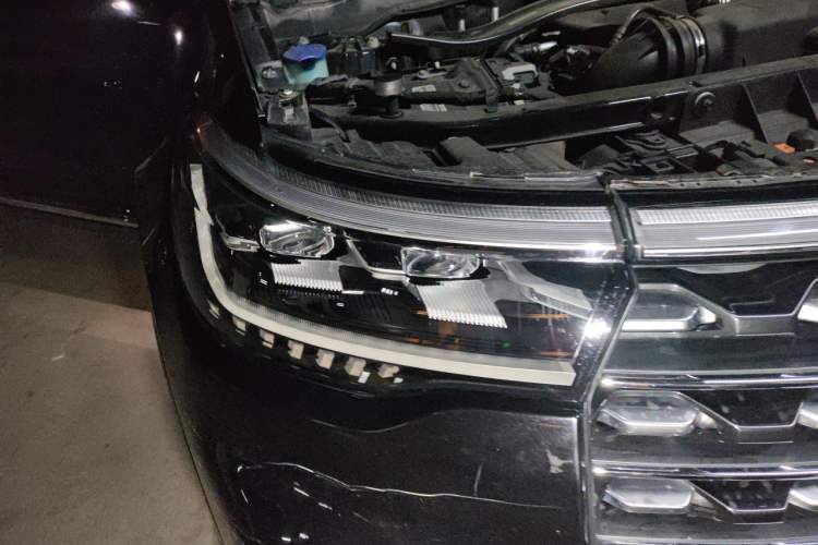 Used Ford Explorer 2023 EcoBoost 285 Four-Wheel Drive Titanium Edition 7-Seater Right Front Headlight