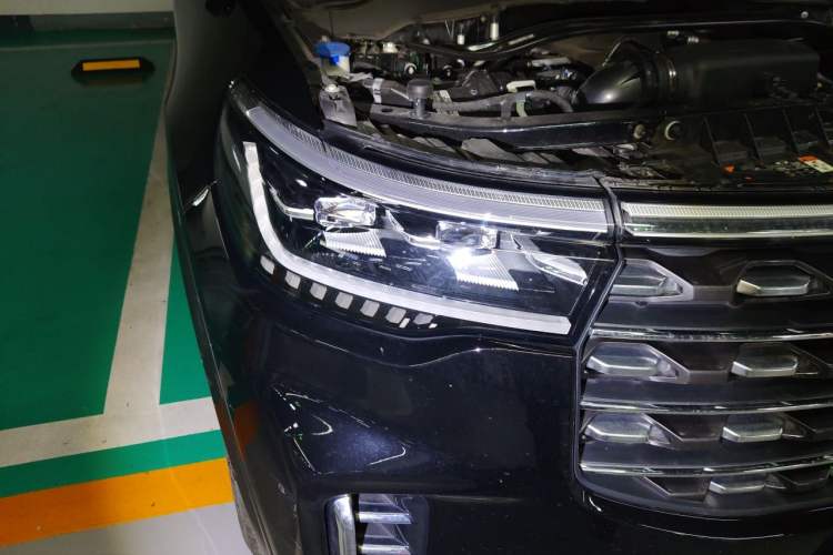 Used Ford Explorer 2023 EcoBoost 285 4x4 Trend Plus Edition 6 Seats Right Front Headlight
