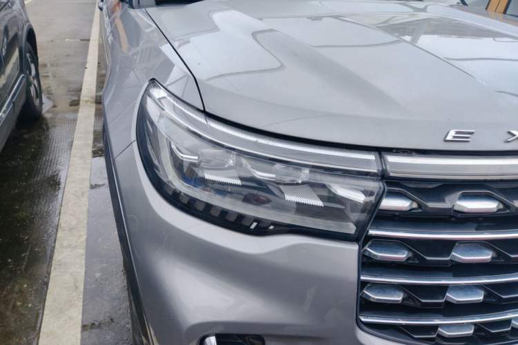 Used Ford Explorer 2023 EcoBoost 285 Four-Wheel Drive Titanium Edition 7-Seater Right Front Headlight