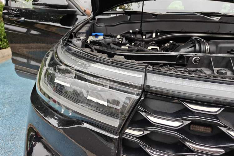 Used Ford Explorer 2023 EcoBoost 285 4x4 ST-LINE 6-Seater Right Front Headlight