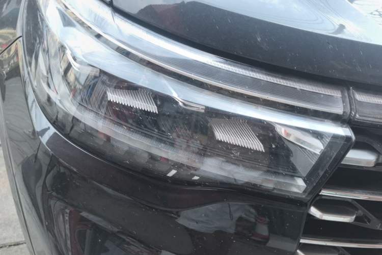 Used Ford Explorer 2023 EcoBoost 285 Four-Wheel Drive Titanium Edition 6 Seats Right Front Headlight