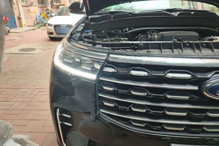 Used Ford Explorer 2023 EcoBoost 285 Four-Wheel Drive Titanium Edition 6 Seats Right Front Headlight