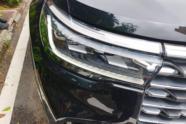 Used Ford Explorer 2023 EcoBoost 285 4x4 Trend Plus Edition 6 Seats Right Front Headlight