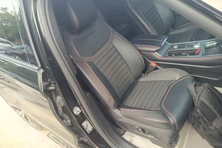 Used Ford Explorer 2023 EcoBoost 285 4x4 ST-LINE 6-Seater Right Front Seat
