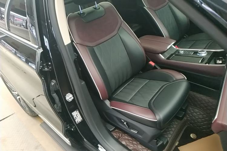 Used Ford Explorer 2023 EcoBoost 285 Four-Wheel Drive Titanium Edition 7-Seater Right Front Seat