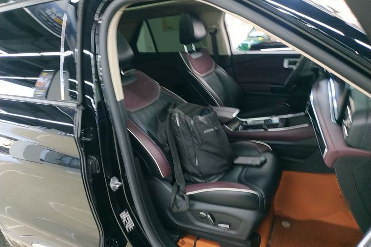 Used Ford Explorer 2023 EcoBoost 285 Four-Wheel Drive Titanium Edition 7-Seater Right Front Seat